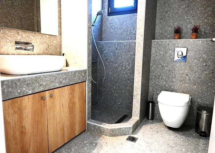 W2 Apartment *