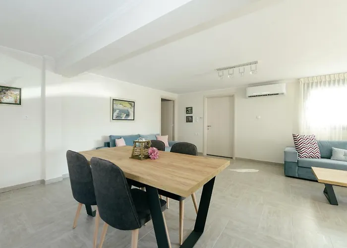 Apartment W2 *