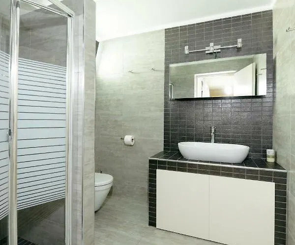 W2 Apartment